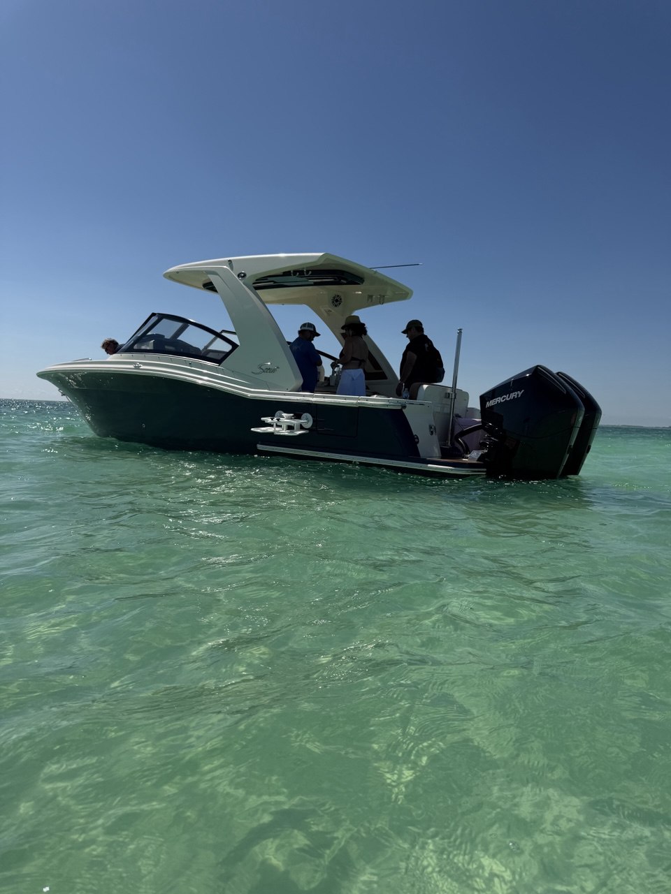 Turquoise waters of Islamorada, Florida Keys